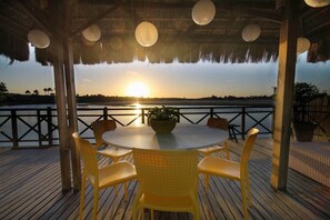 Deluxe Villa | Outdoor dining