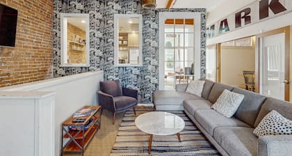 Amazing Loft on Occidental Square with Private Roof Deck, City Views, WiFi & AC