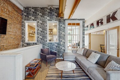 Amazing Loft on Occidental Square with Private Roof Deck, City Views, WiFi & AC