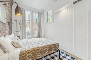 3 habitaciones, tabla de planchar con plancha, internet y ropa de cama 