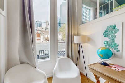 Amazing Loft on Occidental Square with Private Roof Deck, City Views, WiFi & AC