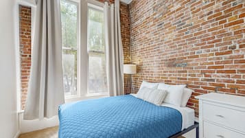 3 bedrooms, iron/ironing board, Internet, bed sheets