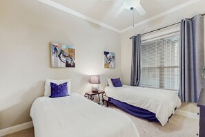 3 bedrooms, internet, bed sheets