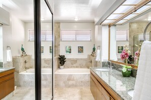 Hair dryer, towels - Third floor condo with ocean views, pool and hot tub access, and golf nearby (Waikoloa)