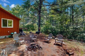 Property grounds - Dog-Friendly Cottage w/Free WiFi, Kayak, Firepit, and Wood Stove (Ossipee)