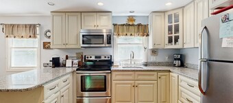 Dog-Friendly Cottage w/Free WiFi, Kayak, Firepit, and Wood Stove
