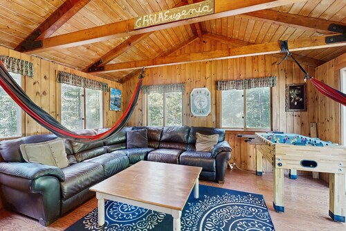 Dog-Friendly Cottage w/Free WiFi, Kayak, Firepit, and Wood Stove