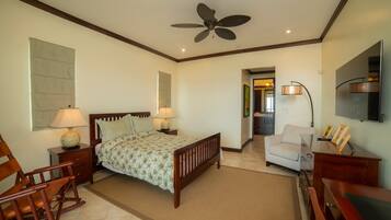 3 habitaciones, escritorio y tabla de planchar con plancha