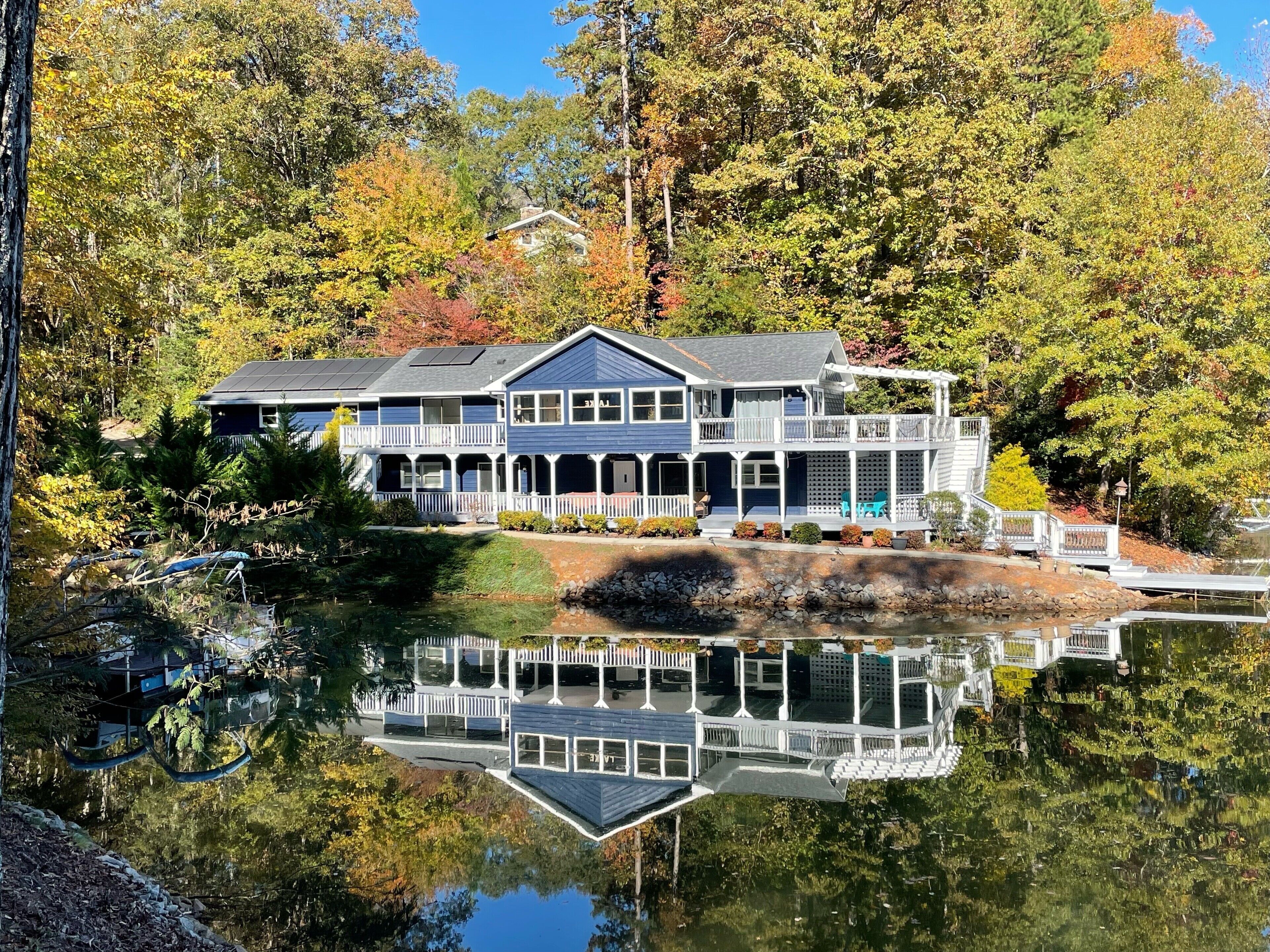 Fully renovated family/elderly friendly home on Lake Keowee - 15 min to Clemson