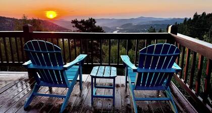 Cozy Mountain Escape | Hot Tub +Views | Dog Friendly | Sleeps 10 | 45 min Denver