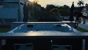 Bain à remous extérieur