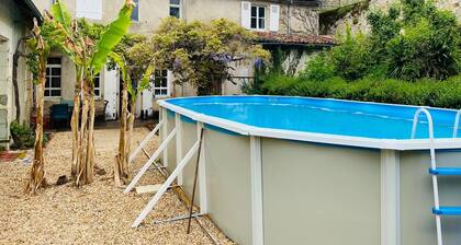 Cosy Cottage with pool in the countryside, France