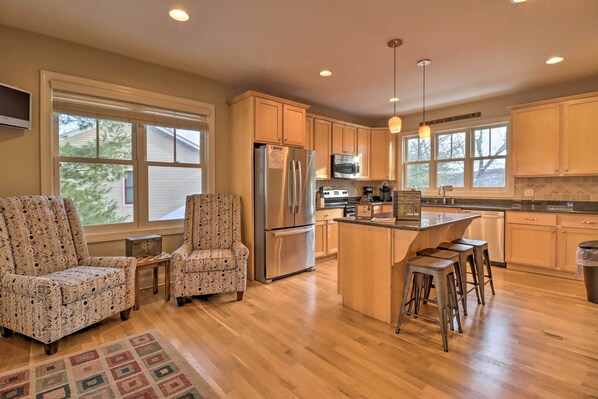Fridge, microwave, stovetop, dishwasher