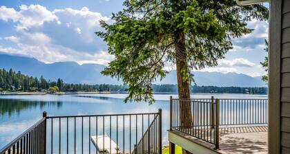 Waterfront home on Echo Lake with dock, amazing view, deck & washer/dryer
