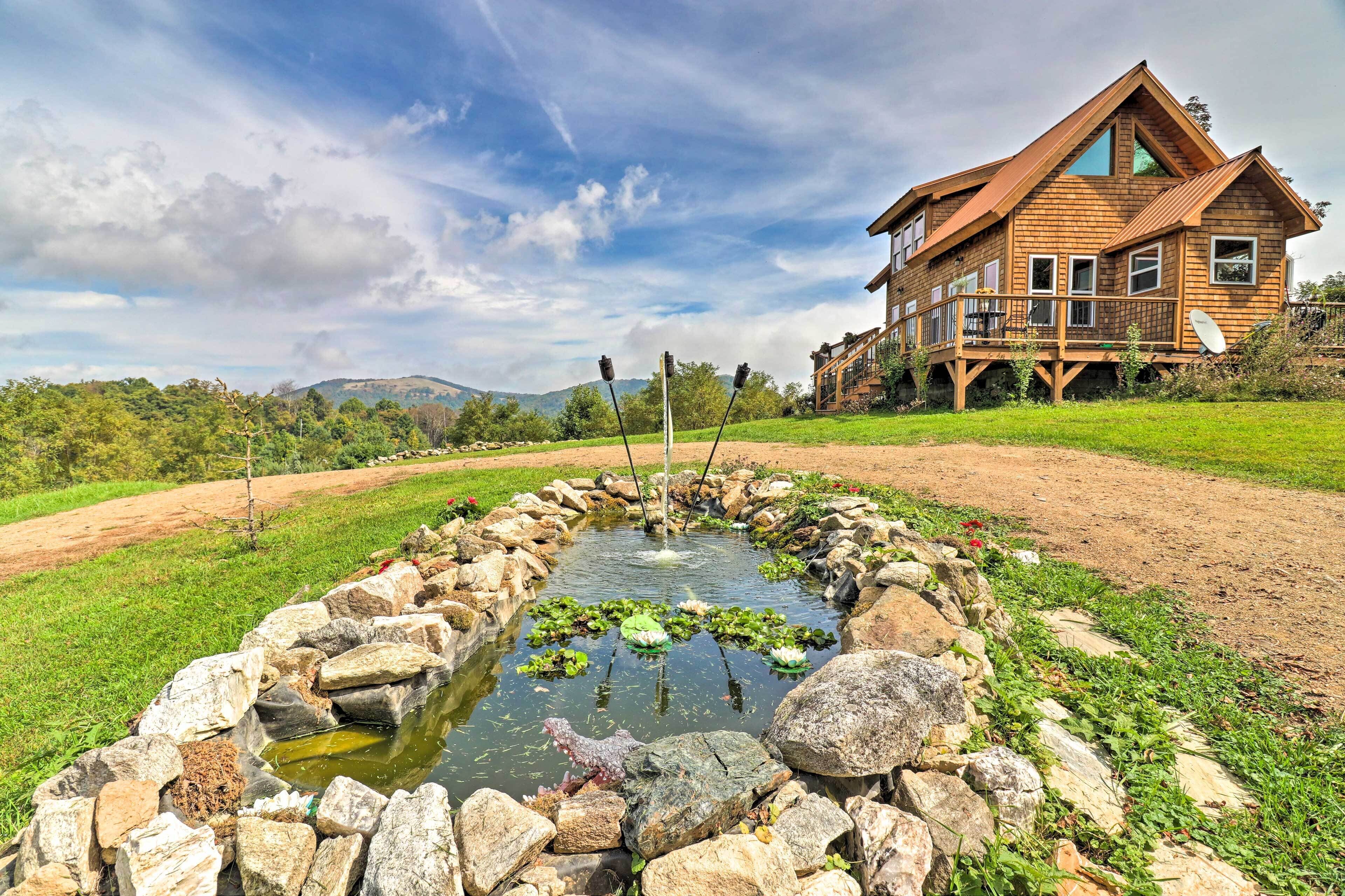 Cozy Mountaintop Hideaway on 13 Acres w/ A/C