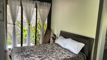 2 bedrooms, in-room safe, iron/ironing board, free WiFi