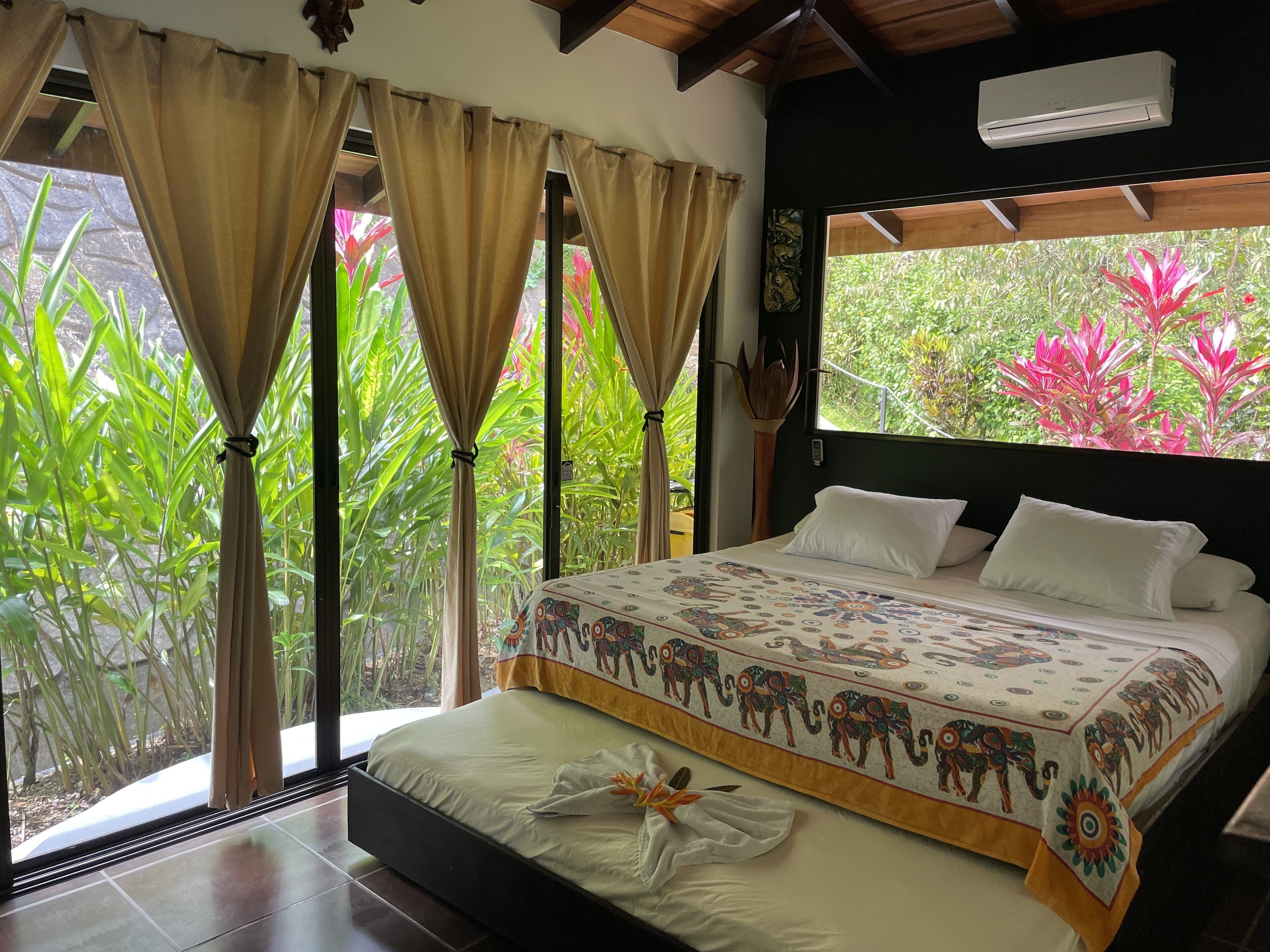 2 bedrooms, in-room safe, iron/ironing board, free WiFi