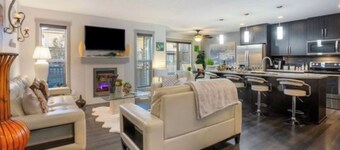 Cozy and beautiful three bedroom house close to lake 