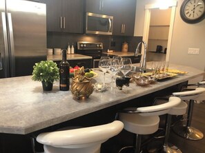 Refrigerador, microondas, horno y lavavajillas 