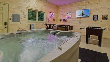 House, Multiple Beds (Burning Tree Ranch #656) | Private spa tub