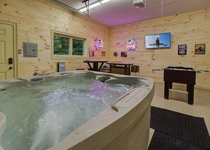 House, Multiple Beds (Burning Tree Ranch #656) | Private spa tub