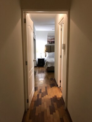 2 bedrooms, desk, iron/ironing board, WiFi - Charming & Luxury Condo (Miraflores)