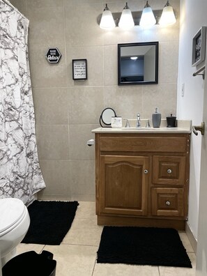 Combined shower/tub, hair dryer, towels, soap