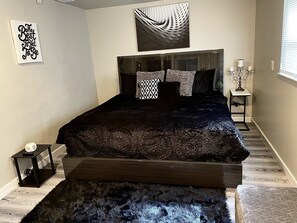 2 bedrooms, iron/ironing board, free WiFi, bed sheets - The Black&White Condo (Sunrise)