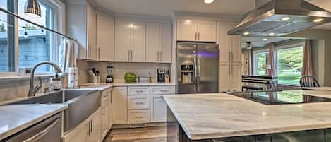 Coffee/tea maker, fridge, microwave, stovetop