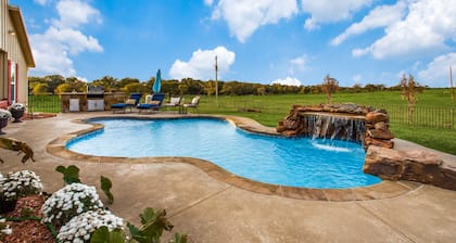 Luxury Ranch Retreat on 100+ Acres Near Dallas w/ Pool & Lake Access
