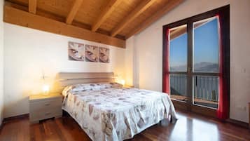 4 Schlafzimmer, BĂŒgeleisen/BĂŒgelbrett, kostenloses WLAN, BettwĂ€sche