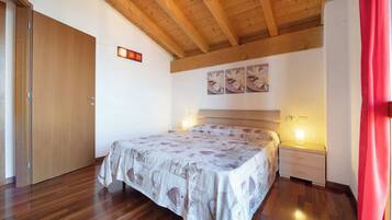 4 Schlafzimmer, Bügeleisen/Bügelbrett, kostenloses WLAN, Bettwäsche