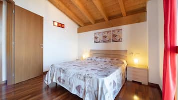 4 Schlafzimmer, BĂŒgeleisen/BĂŒgelbrett, kostenloses WLAN, BettwĂ€sche