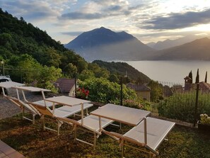 Outdoor dining - Pet-Friendly Villa Magic Moment in Lake Como with Lake View, Pool, Wi-Fi, Terrace & Garden (Perledo)