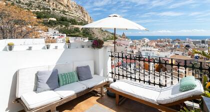 Vacation Home "Casita Kunterbunt" with Sea View, Terrace & Wi-Fi