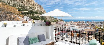 Vacation Home "Casita Kunterbunt" with Sea View, Terrace & Wi-Fi