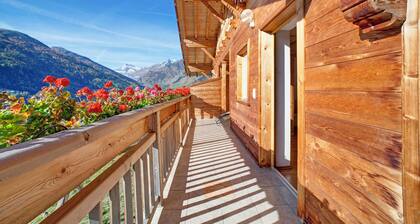 Holiday Apartment 'Plattnerblick' with Mountain View, Shared Garden and Wi-Fi