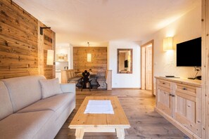 Living area - Apartment 'Cesa Sassela 2' with Mountain View, Sauna, Pool, Garden & Wi-Fi (Ortisei)