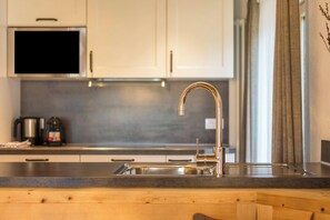 冷蔵庫、電子レンジ、コンロ、食器洗い機