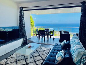 Living area - House with private pool (Puna'auia)