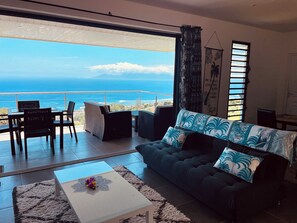 Living area - House with private pool (Puna'auia)