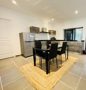 Dining - House with private pool (Puna'auia)