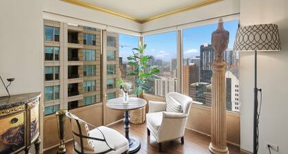Luxury condo close to Magnificent Mile