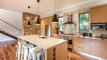 Microwave, oven, stovetop, dishwasher