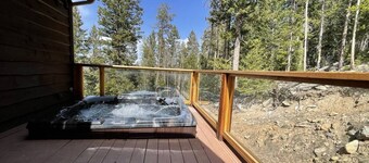 Hide-A-Way. Private Hot Tub Pets Welcome.