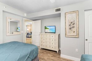 2 bedrooms, iron/ironing board, WiFi, bed sheets - 104 Beachfront Bliss: Views, Pool, Walk to Times Sq! (Fort Myers Beach)