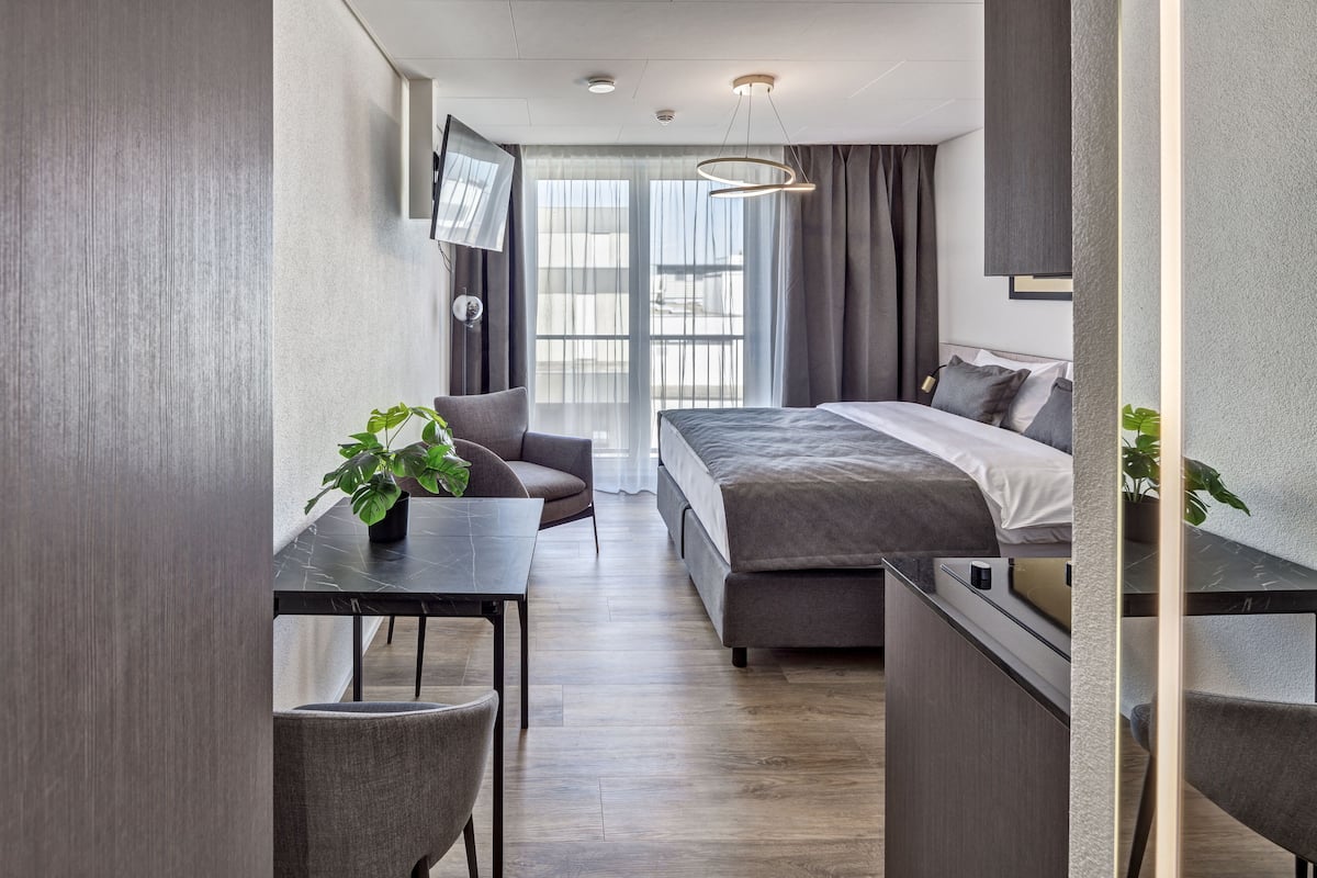 Basic Apartment | 1 phòng ngủ, bộ đồ giường cao cấp, két bảo mật tại phòng, bàn