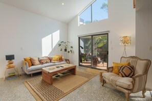 Una Smart TV, libros