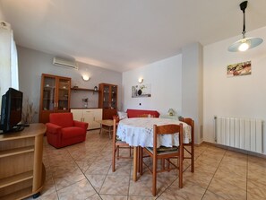 Dining - House 333/761 (Istria - Pavičini), 2000m from the beach (Pavicini)