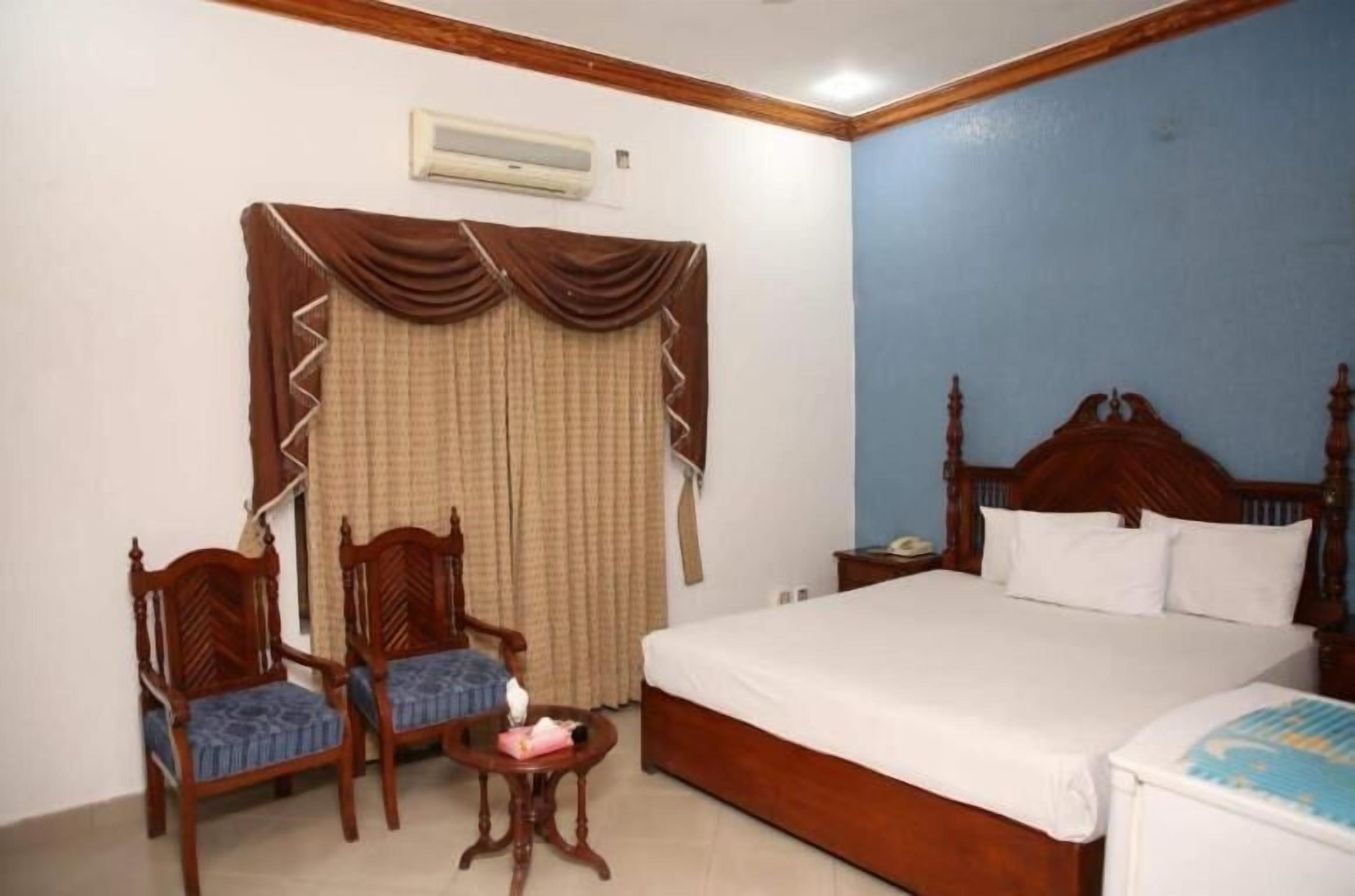deluxe double or twin room | iron/ironing board, free wifi, bed sheets